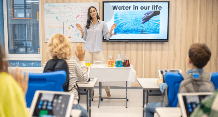 How Interactive Flat Panels Are Improving Science & Math Teaching in Nagpur Schools